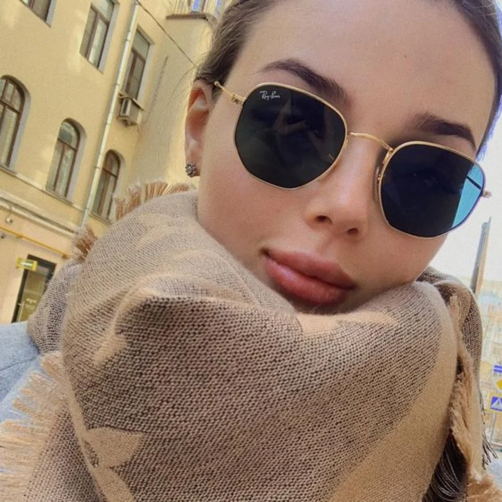 Ray-Ban Women's Gold Frame 51mm Black Lens Hexagon Sunglasses Like New - Picture 16 of 16